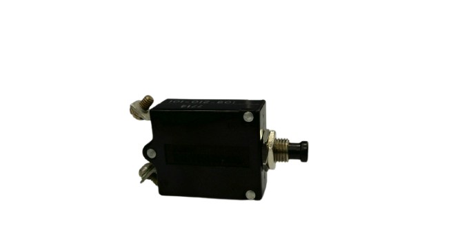 TE CONNECTIVITY 109-210-101
