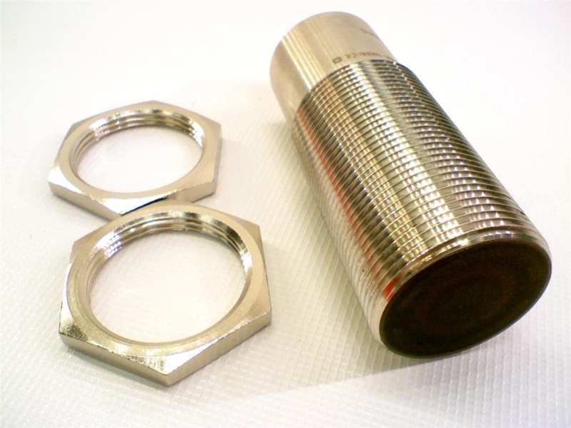 BALLUFF BES 516-327-G-S4-C