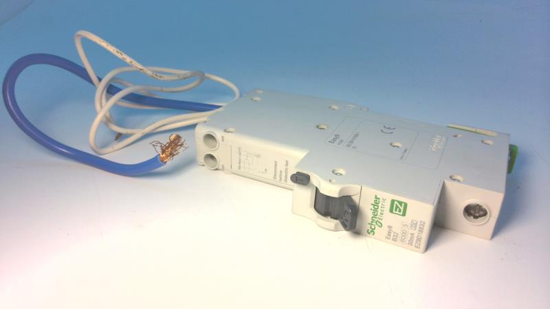 SCHNEIDER ELECTRIC EZ9D16832