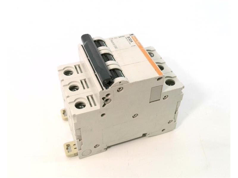 SCHNEIDER ELECTRIC C60N-3P-32A-B