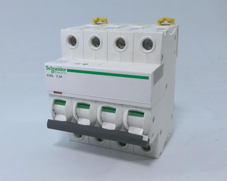 SCHNEIDER ELECTRIC A9F92403