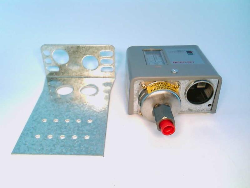 JOHNSON CONTROLS P72AA-18