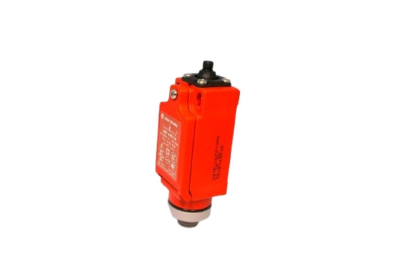 ALLEN BRADLEY 440P-CDPB03R6