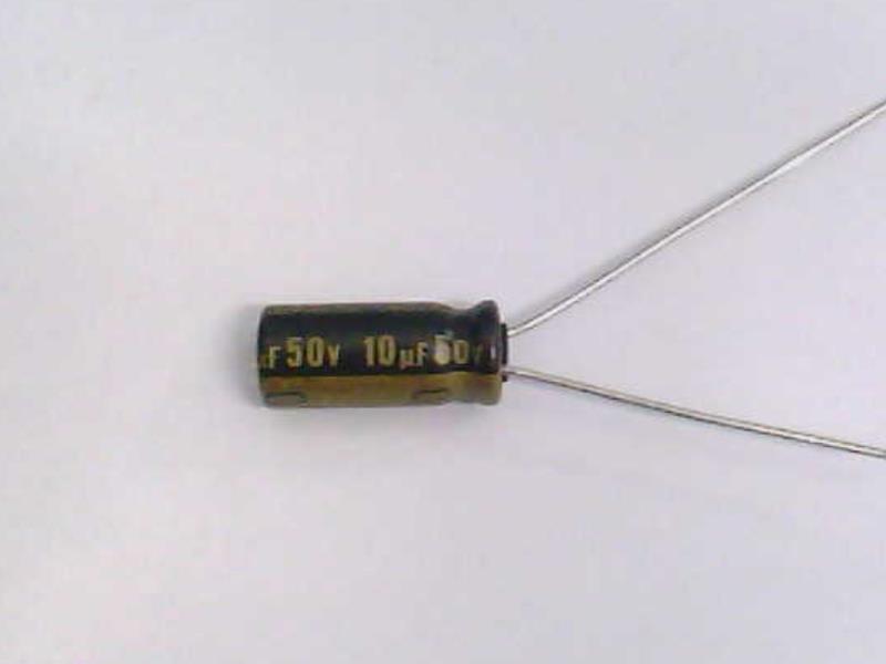 NICHICON UKW1H100MDD