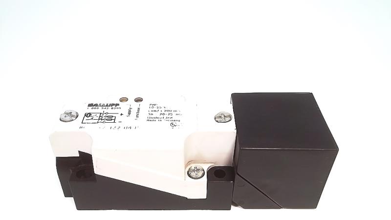 BALLUFF BES517-132-U4-H