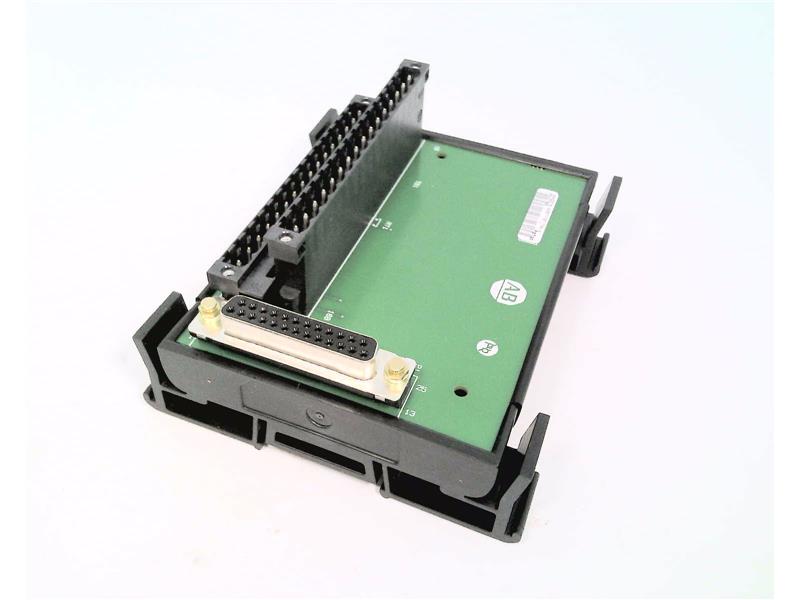 ALLEN BRADLEY 1492-RAIFM8S-3