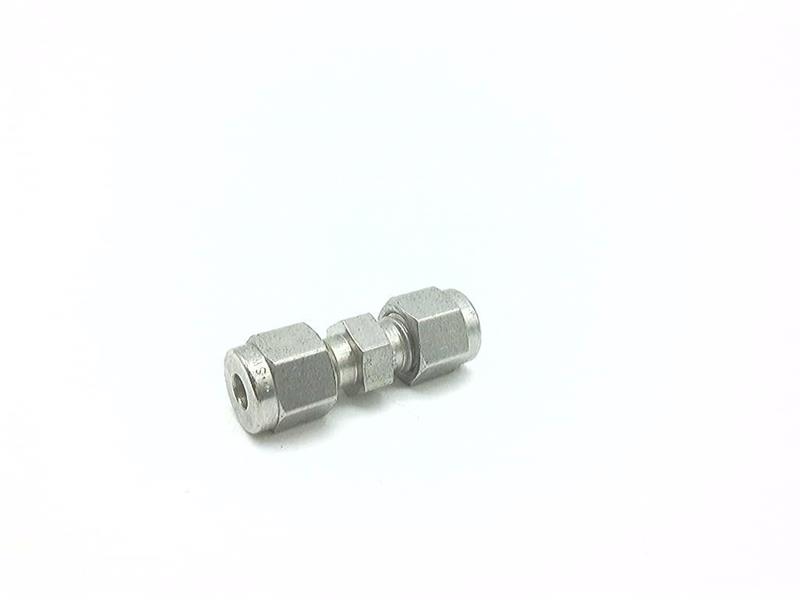 SWAGELOK SS-300-6