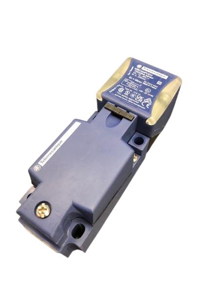 TELEMECANIQUE SENSORS XS8C4A4PCN12