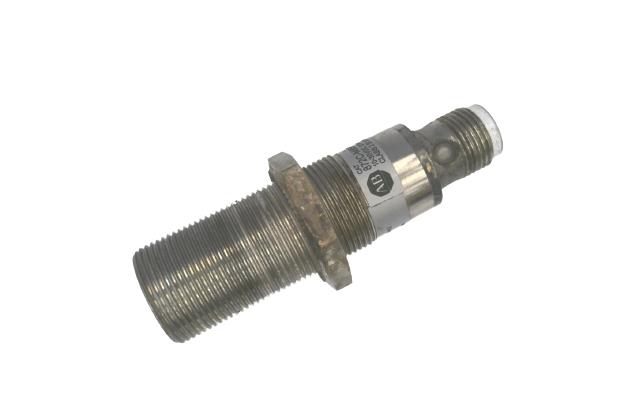 ALLEN BRADLEY 872C-M8BP18-D4