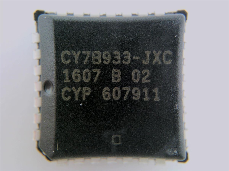 INFINEON CY7B923-JXC