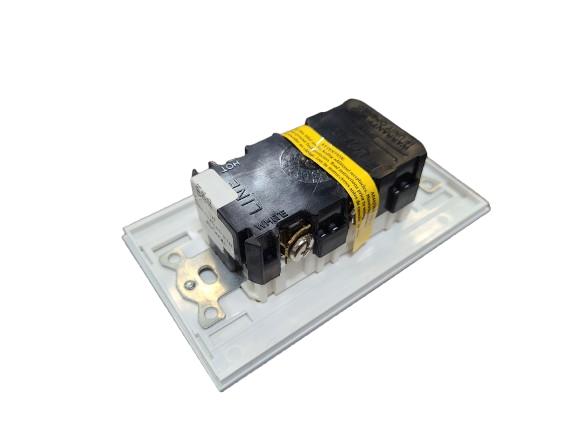 LUTRON NTR-20-GFCI-WH